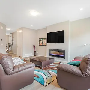  Apartment A Cozy 3 Bedroom New House With 2 Living Canada