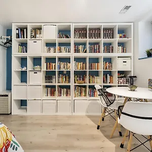 An Independent Beach Retreat Steps From The Lake And Right In The City Apartment