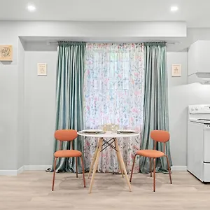 Private Cozy With Free Parking Guest house