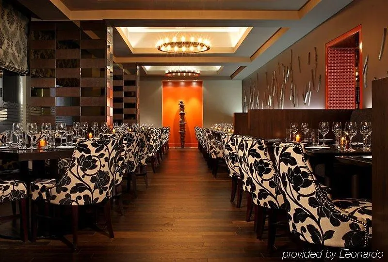 Cambridge Suites Τορόντο 4*,