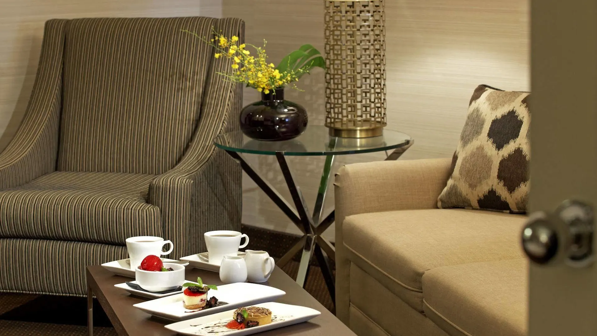 Cambridge Suites Toronto Hotel